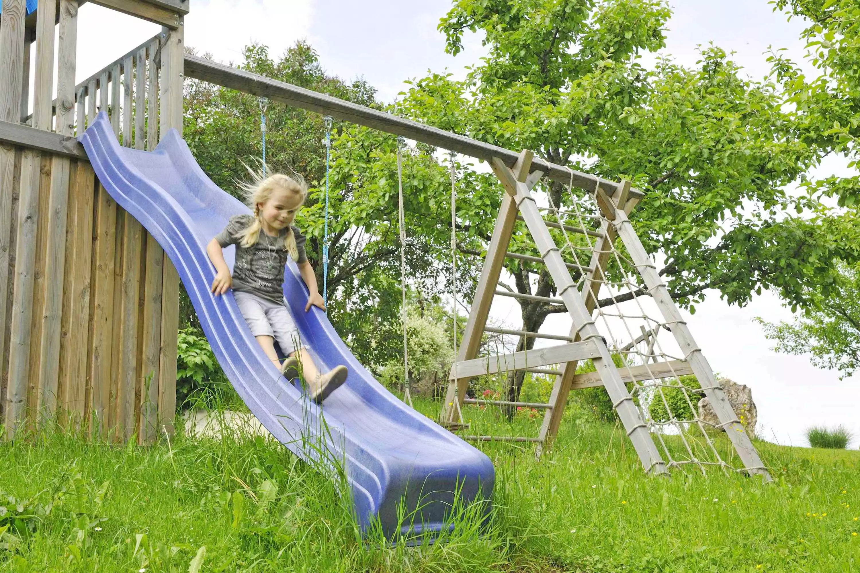 Hofeigener Kinderspielplatz inmitten der Natur