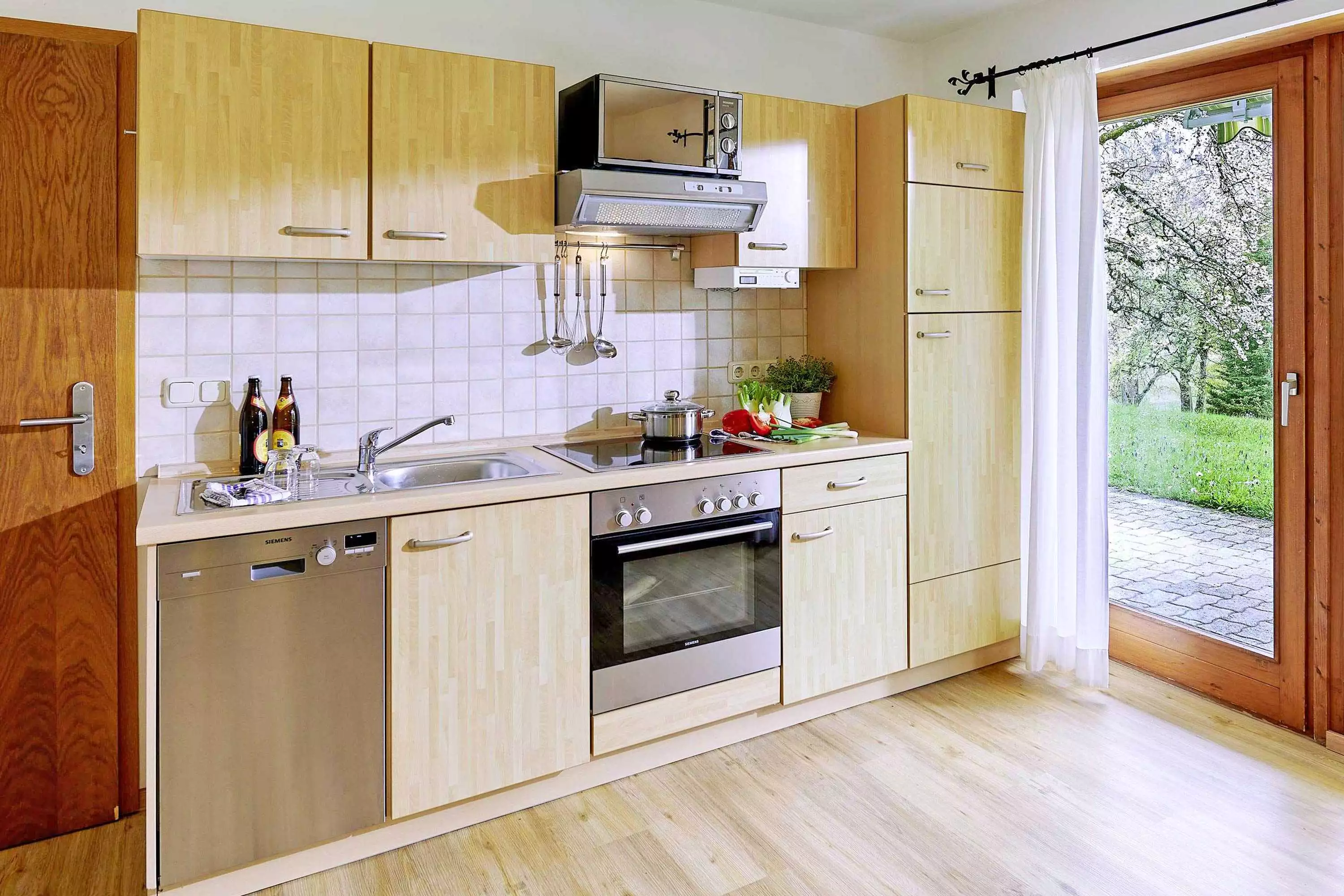 Bayerische Brotzeit Essbereich 4-Sterne-Ferienwohnung